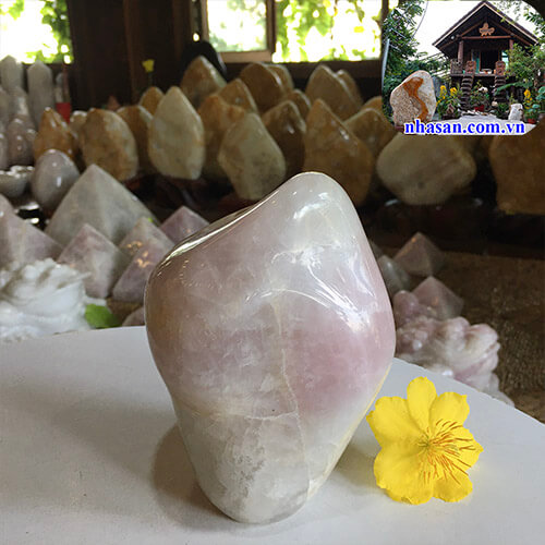 Trụ đá thạch anh hồng phong thủy để bàn T441-2 Trụ đá thạch anh hồng phong thủy để bàn T441-2