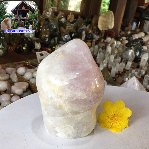 Trụ đá thạch anh hồng phong thủy để bàn T441-3 Trụ đá thạch anh hồng phong thủy để bàn T441-3
