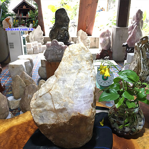 Trụ đá thạch anh hồng thô khử tia ác xạ K101-1 Trụ đá thạch anh hồng thô khử tia ác xạ K101-1