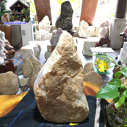 Trụ đá thạch anh hồng thô khử tia ác xạ K101-2 Trụ đá thạch anh hồng thô khử tia ác xạ K101-2