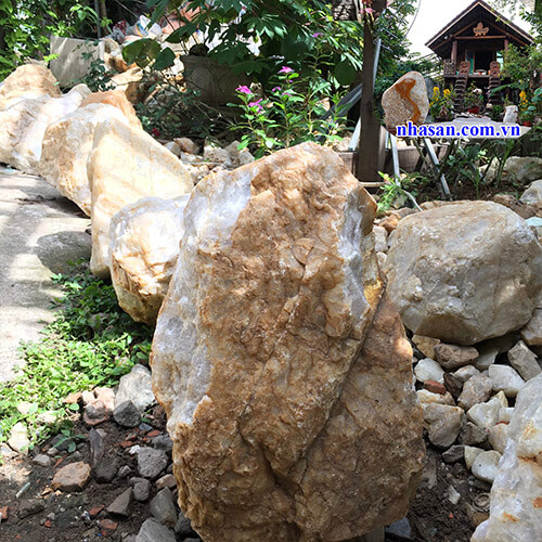 Trụ đá thạch anh hồng thô nguyên khối trừ tà K82-2 Trụ đá thạch anh hồng thô nguyên khối trừ tà K82-2