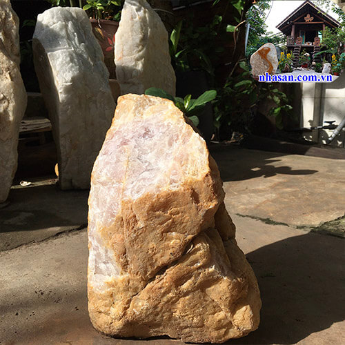 Trụ đá thạch anh hồng thô tự nhiên nguyên khối phong thủy K83-3 Trụ đá thạch anh hồng thô tự nhiên nguyên khối phong thủy K83-3