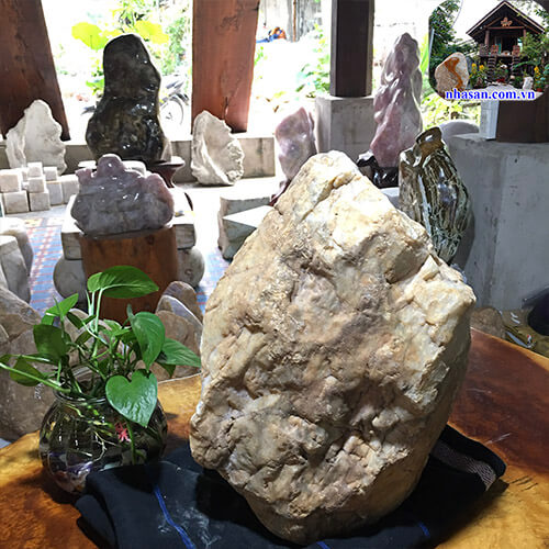 Trụ đá thạch anh hồng thô tự nhiên nguyên khối trừ tà K115-3 Trụ đá thạch anh hồng thô tự nhiên nguyên khối trừ tà K115-3