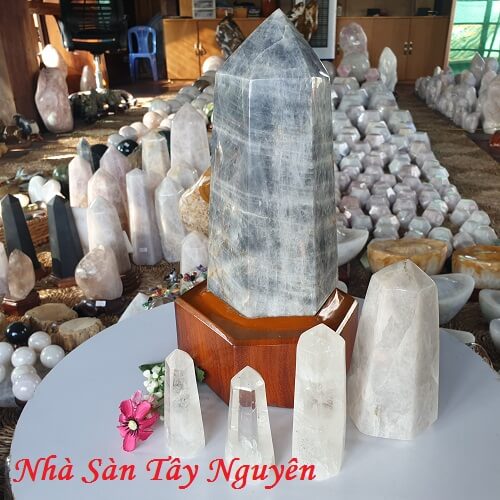 Quartz Stone Pillar House Tay Nguyen