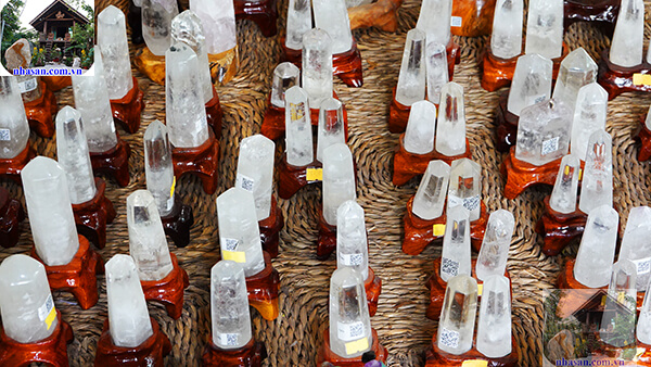 Trụ đá thạch anh pha lê trắng