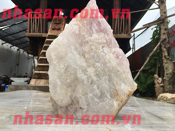 Trụ đá thạch anh thô lột vỏ để quày thu ngân