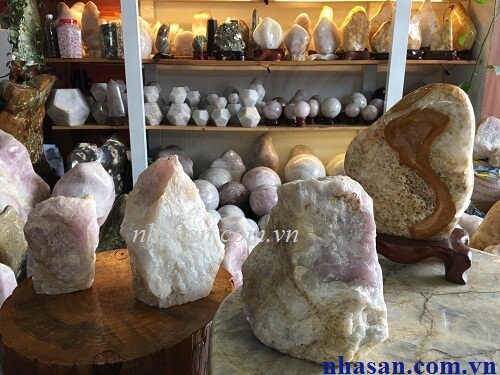 Trụ Đá Thạch Anh Thô Sử Dụng Trong Phong Thủy Trụ Đá Thạch Anh Thô Sử Dụng Trong Phong Thủy