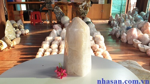 Trụ Đá Thạch Anh Trắng