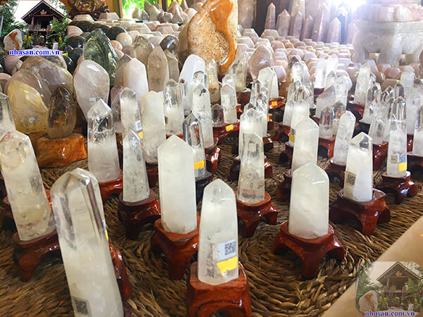 Trụ đá thạch anh trắng tự nhiên phong thủy