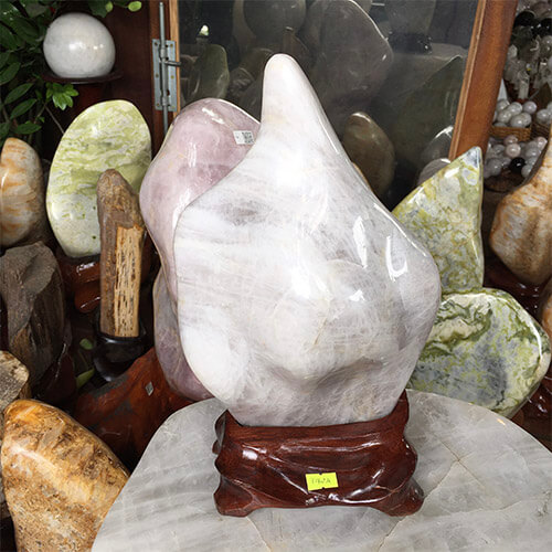 Trụ đá thạch anh trắng hồng tự nhiên T424-1 Trụ đá thạch anh trắng hồng tự nhiên T424-1