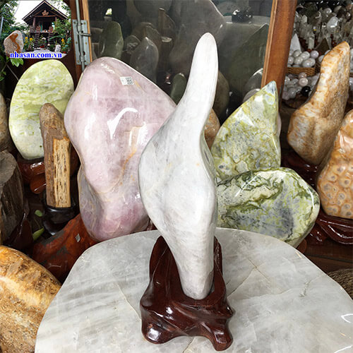 Trụ đá thạch anh trắng hồng tự nhiên nguyên khối T424-3 Trụ đá thạch anh trắng hồng tự nhiên nguyên khối T424-3
