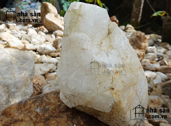 Trụ Đá Thạch Anh Trắng Nguyên Khối Trụ Đá Thạch Anh Trắng Nguyên Khối