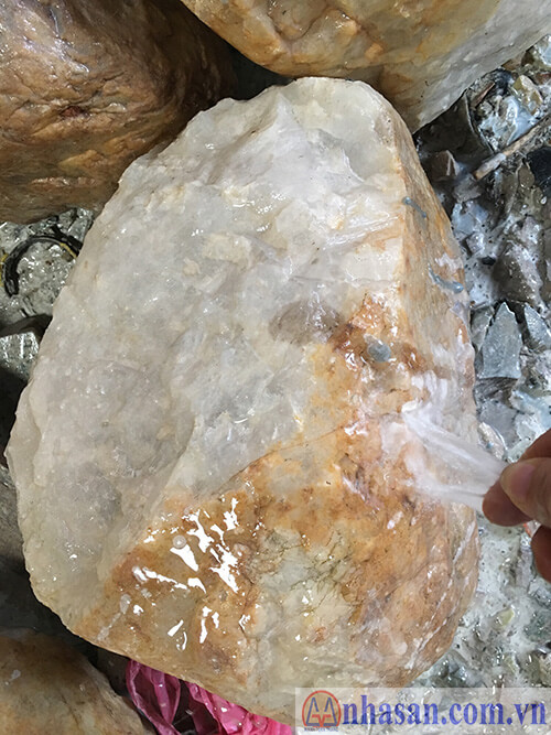 Monolith White Quartz Stone