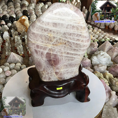 Trụ đá thạch anh trắng phong thủy Trụ đá thạch anh trắng phong thủy