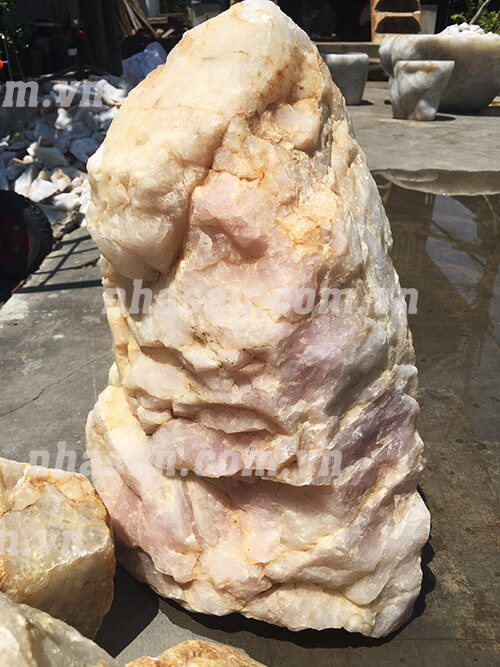 Phải lựa các trụ đá thạch anh có hình dáng đẹp