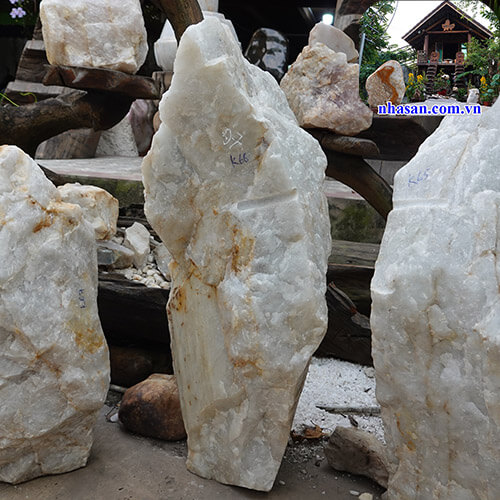 Trụ đá thạch anh trắng thô nguyên khối K66-2 nặng 97kg Trụ đá thạch anh trắng thô nguyên khối K66-2 nặng 97kg