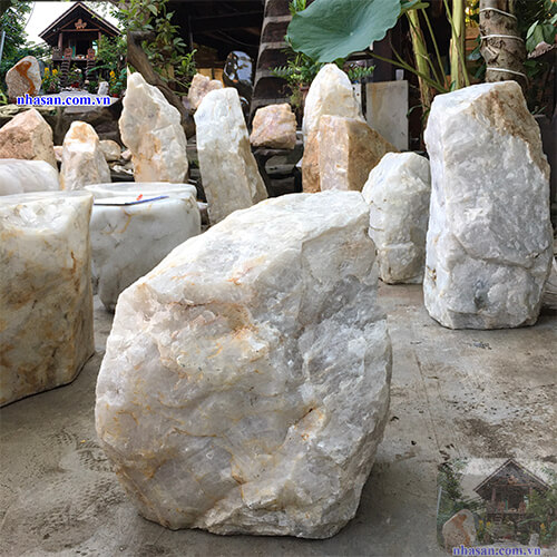 Trụ đá thạch anh trắng thô nguyên khối tự nhiên K60-1 Trụ đá thạch anh trắng thô nguyên khối tự nhiên K60-1