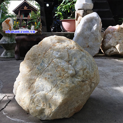 Trụ đá thạch anh trắng thô tự nhiên khử uế K85-1 Trụ đá thạch anh trắng thô tự nhiên khử uế K85-1