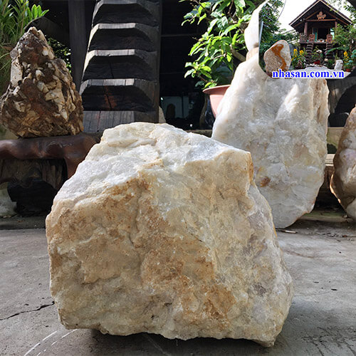 Trụ đá thạch anh trắng thô tự nhiên nguyên khối K84-2 Trụ đá thạch anh trắng thô tự nhiên nguyên khối K84-2