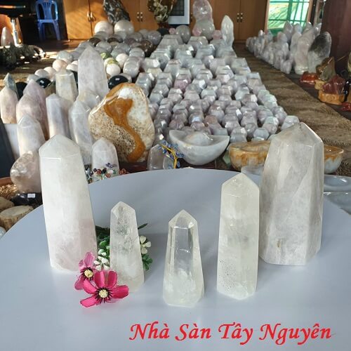 Trụ Đá Thạch Anh Trắng Tinh Thể Trụ Đá Thạch Anh Trắng Tinh Thể