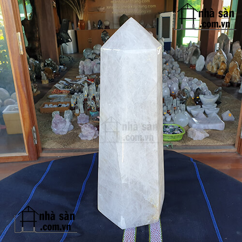 Trụ Đá Thạch Anh Trắng Tự Nhiên