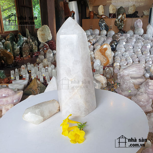 Trụ Đá Thạch Anh Trắng Tự Nhiên Trụ Đá Thạch Anh Trắng Tự Nhiên