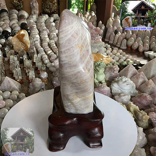 Trụ đá thạch anh trắng tự nhiên Trụ đá thạch anh trắng tự nhiên