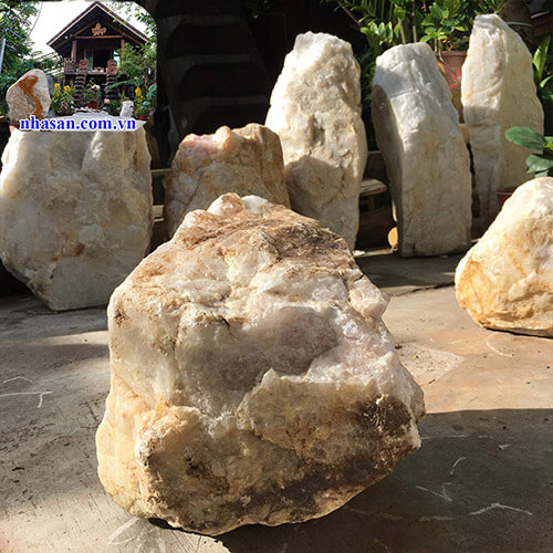 Trụ đá thạch anh trắng tự nhiên nguyên khối trấn trạch K86-2 Trụ đá thạch anh trắng tự nhiên nguyên khối trấn trạch K86-2