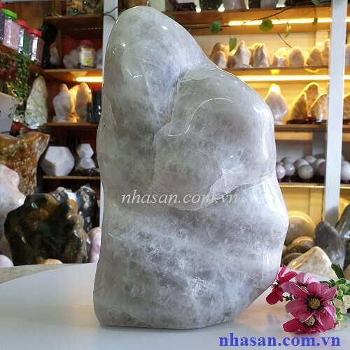 Gray White Quartz Head