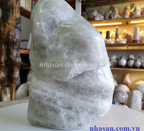 Gray White Quartz Head