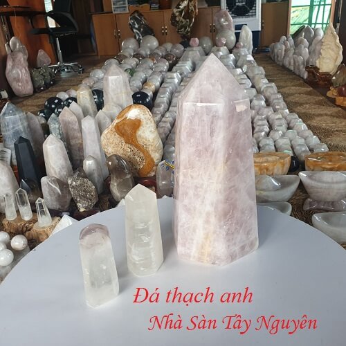 Natural Quartz Stone Head