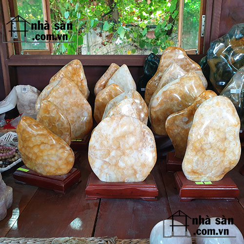 Trụ Đá Thạch Anh Tự Nhiên Việt Nam Trụ Đá Thạch Anh Tự Nhiên Việt Nam