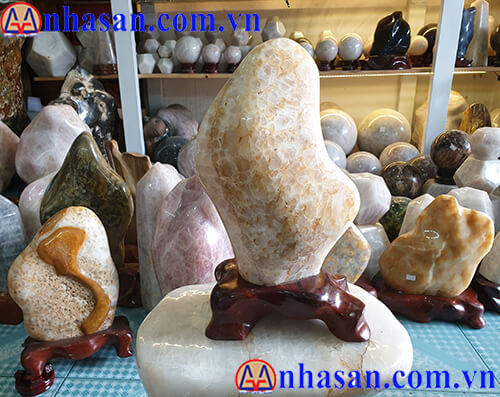 Golden Quartz Pillar TAV-48.1