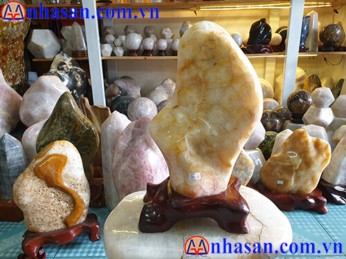 Golden Quartz Pillar TAV-48