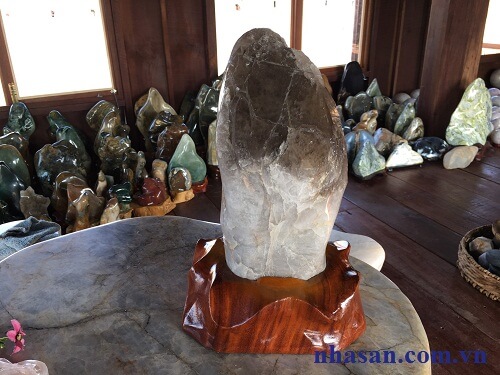 Trụ Đá Thạch Anh Xám Khói