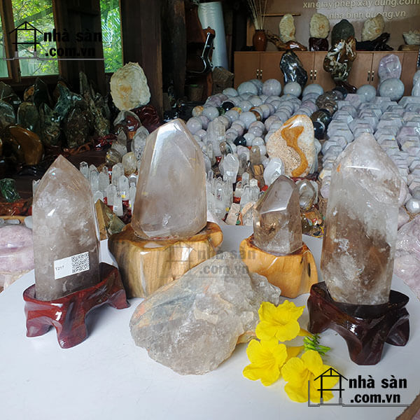 Trụ Đá Thạch Anh Xám Khói Tinh Thể Trụ Đá Thạch Anh Xám Khói Tinh Thể