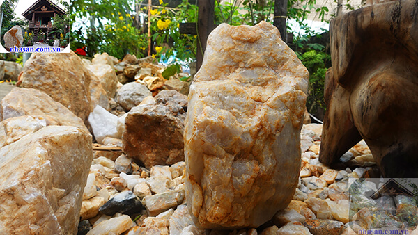 Tham khảo ý kiến thầy phong thủy để tránh chọn sai hướng nhà