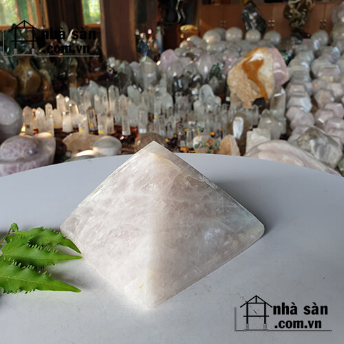 Trụ Kim Tự Tháp Đá Thạch Anh Hồng