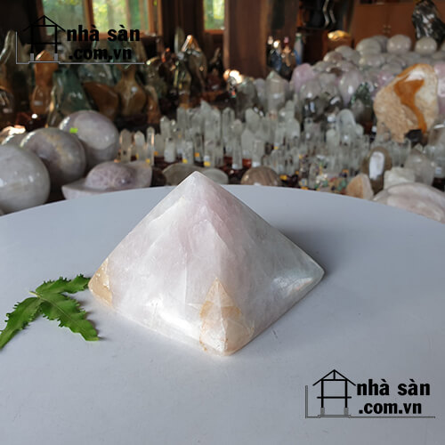 Trụ Kim Tự Tháp Đá Thạch Anh Hồng