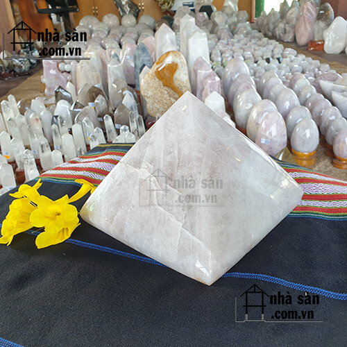 Kim Tự Tháp Đá Thạch Anh Hồng Kim Tự Tháp Đá Thạch Anh Hồng