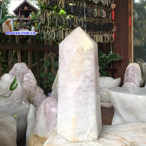 Trụ lục giác đá thạch anh hồng khử tia ác xạ Trụ lục giác đá thạch anh hồng khử tia ác xạ