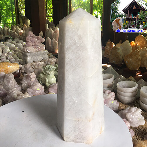 Trụ lục giác đá thạch anh trắng nặng 7.6kg Trụ lục giác đá thạch anh trắng nặng 7.6kg
