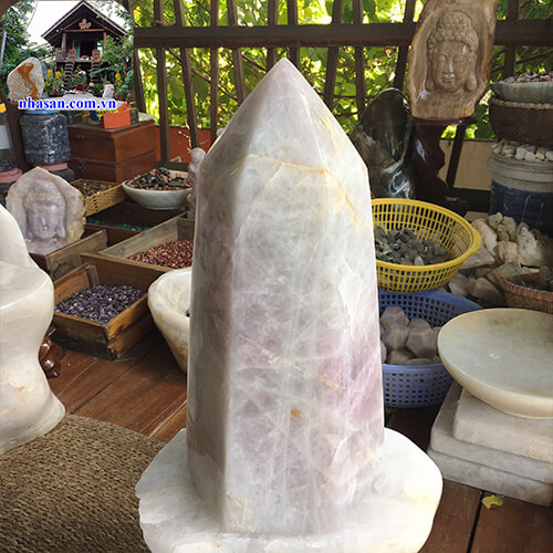 Trụ lục giác đá thạch anh hồng phong thủy nặng 19kg Trụ lục giác đá thạch anh hồng phong thủy nặng 19kg
