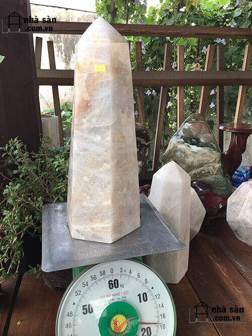 Trụ Đá Thạch Anh Trắng