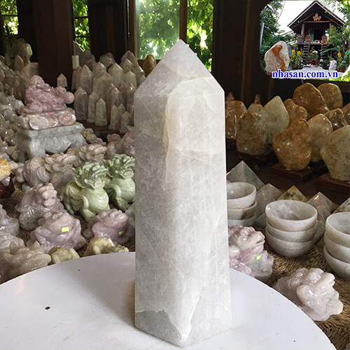 Trụ lục giác đá thạch anh trắng phong thủy Trụ lục giác đá thạch anh trắng phong thủy