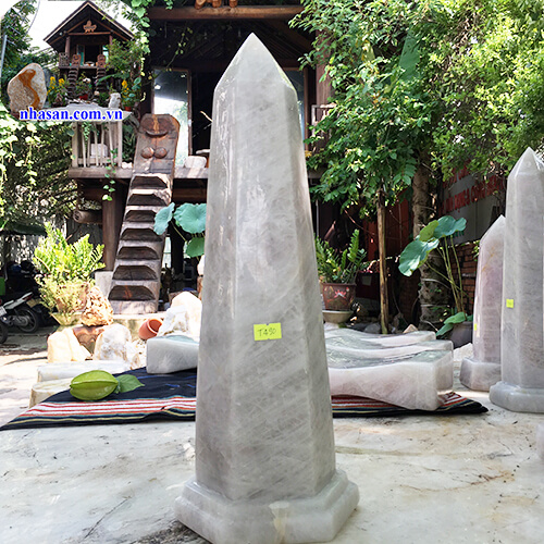 Trụ lục giác đá thạch anh trắng vừa vượng vừa phát Trụ lục giác đá thạch anh trắng vừa vượng vừa phát