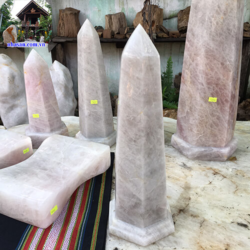 Trụ lục lăng đá thạch anh trắng khử tia ác xạ Trụ lục lăng đá thạch anh trắng khử tia ác xạ