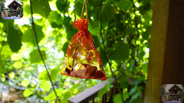 Sử dụng treo trên xe ô tô, túi xách,... Sử dụng treo trên xe ô tô, túi xách,...