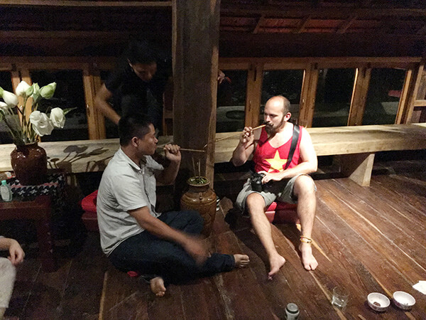 Uống Rượu Đồng Bào