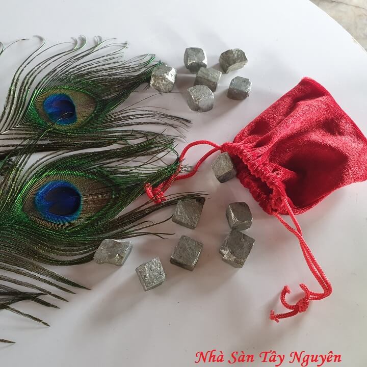 Vàng Găm Bỏ Túi Trừ Tà